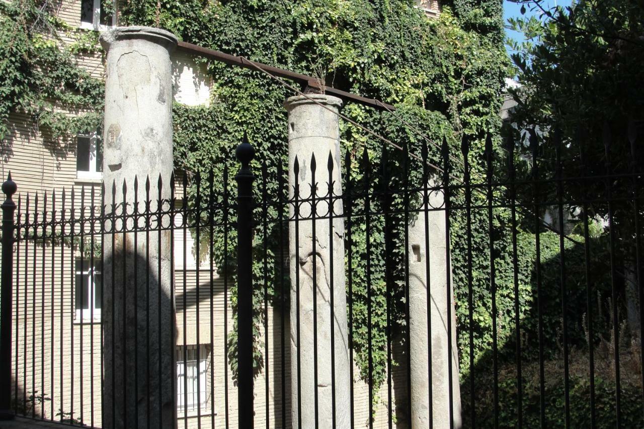 Las Columnas De Adriano. Calle Mármoles, 5 Siviglia Esterno foto